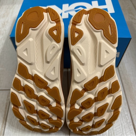 Hoka Clifton 9 Sneakers Women's Size 6.5 Sandstone
Cream - Picture 6 of 8